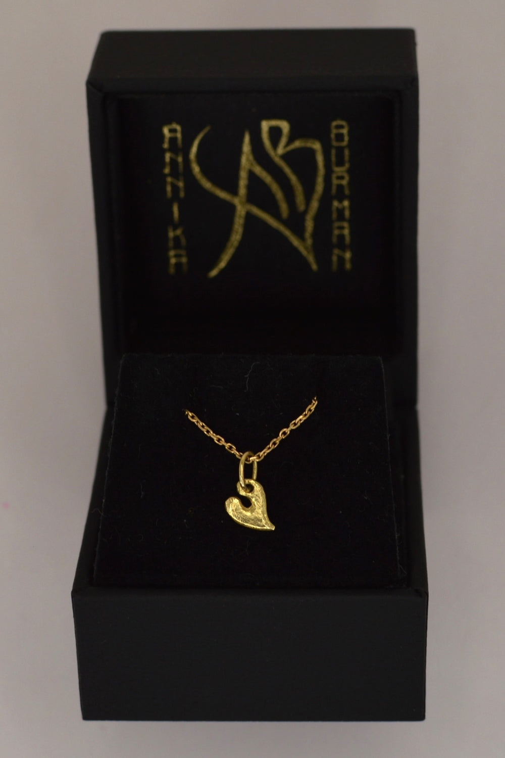 gold-heart-pendant-packaging
