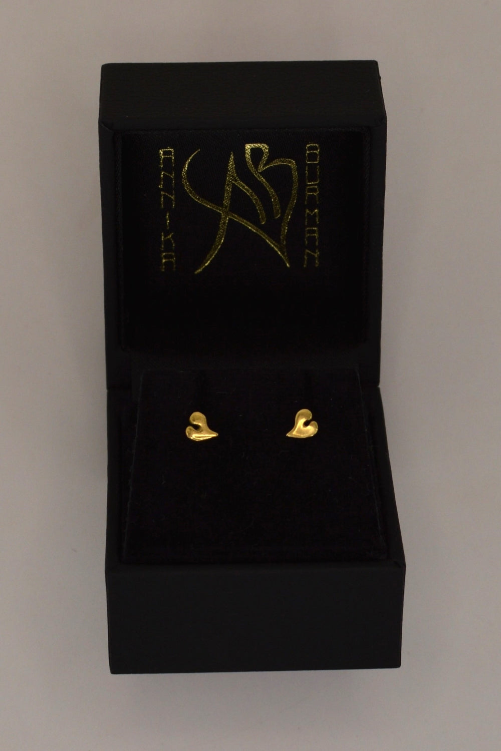 gold-heart-stud-earrings-packaging
