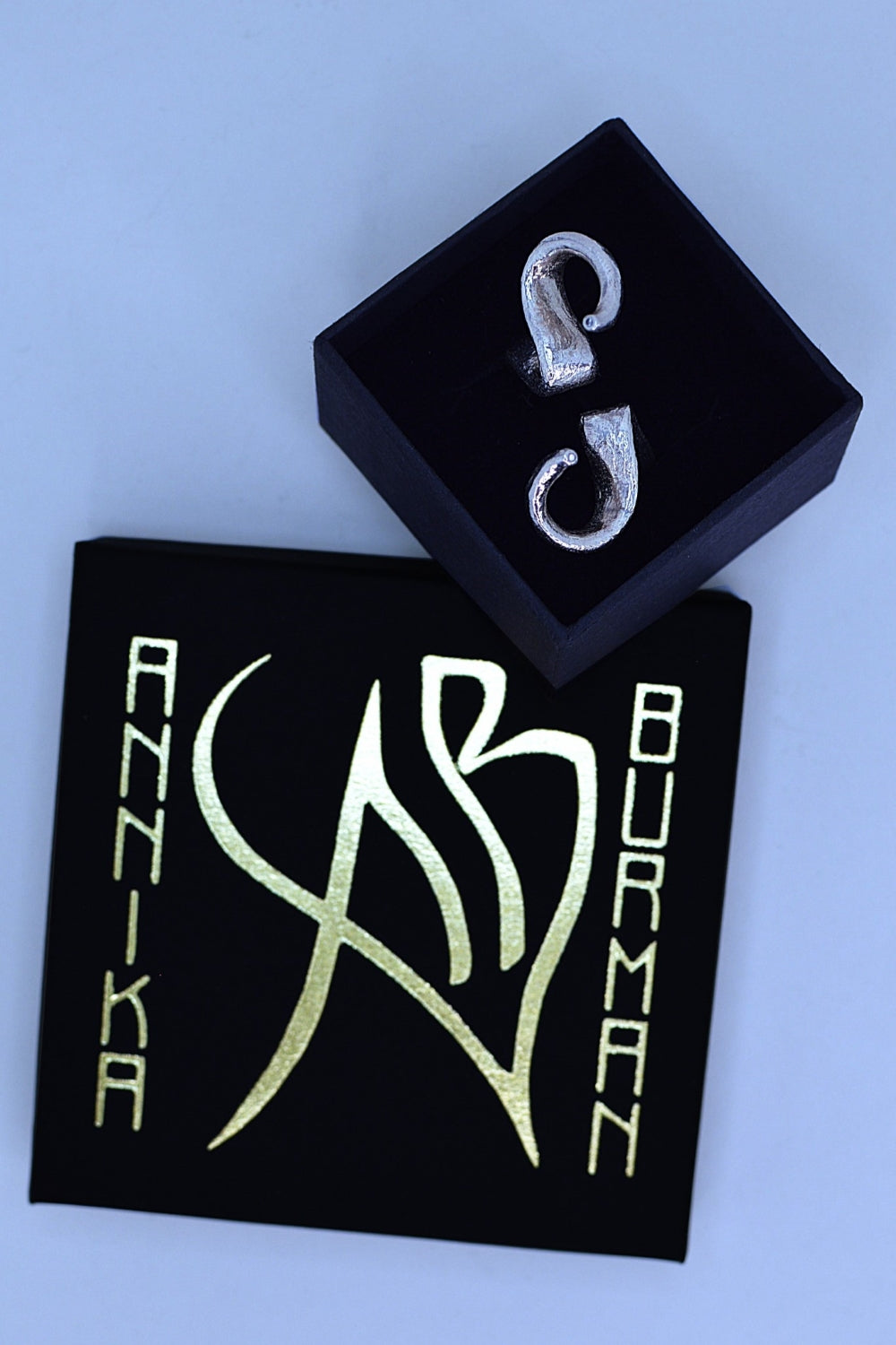 Wavy Ninja Ring with Diamonds