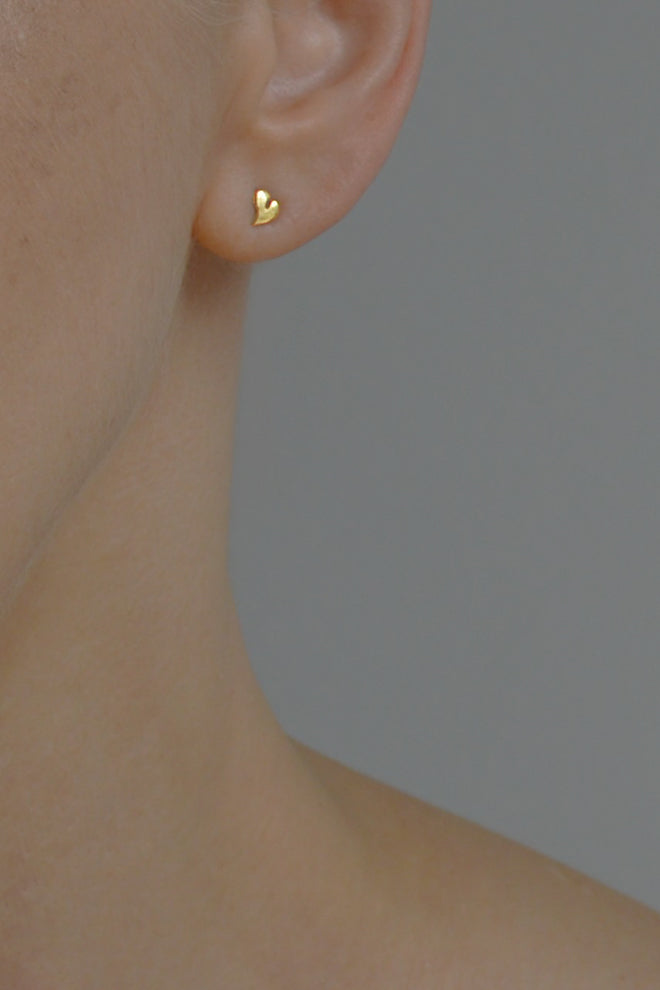 18ct Gold Heart Stud Earrings