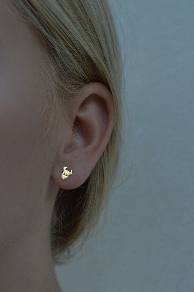 Demon stud earring in 18ct gold by Annika Burman
