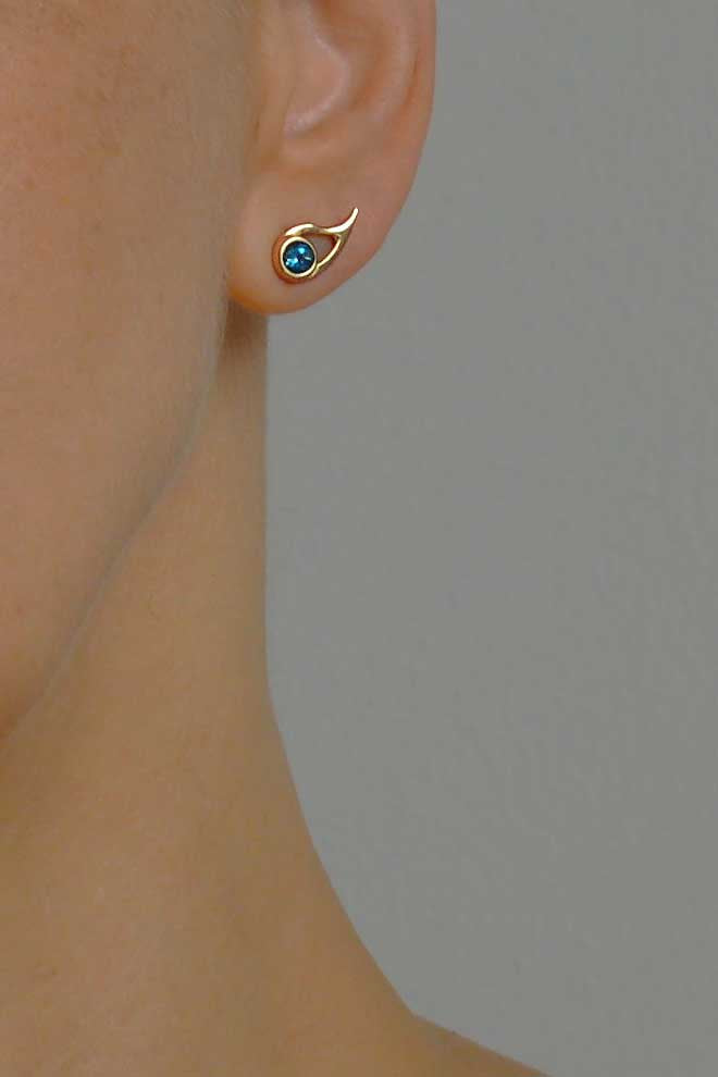 Fox Eye gold earrings by Annika Burman